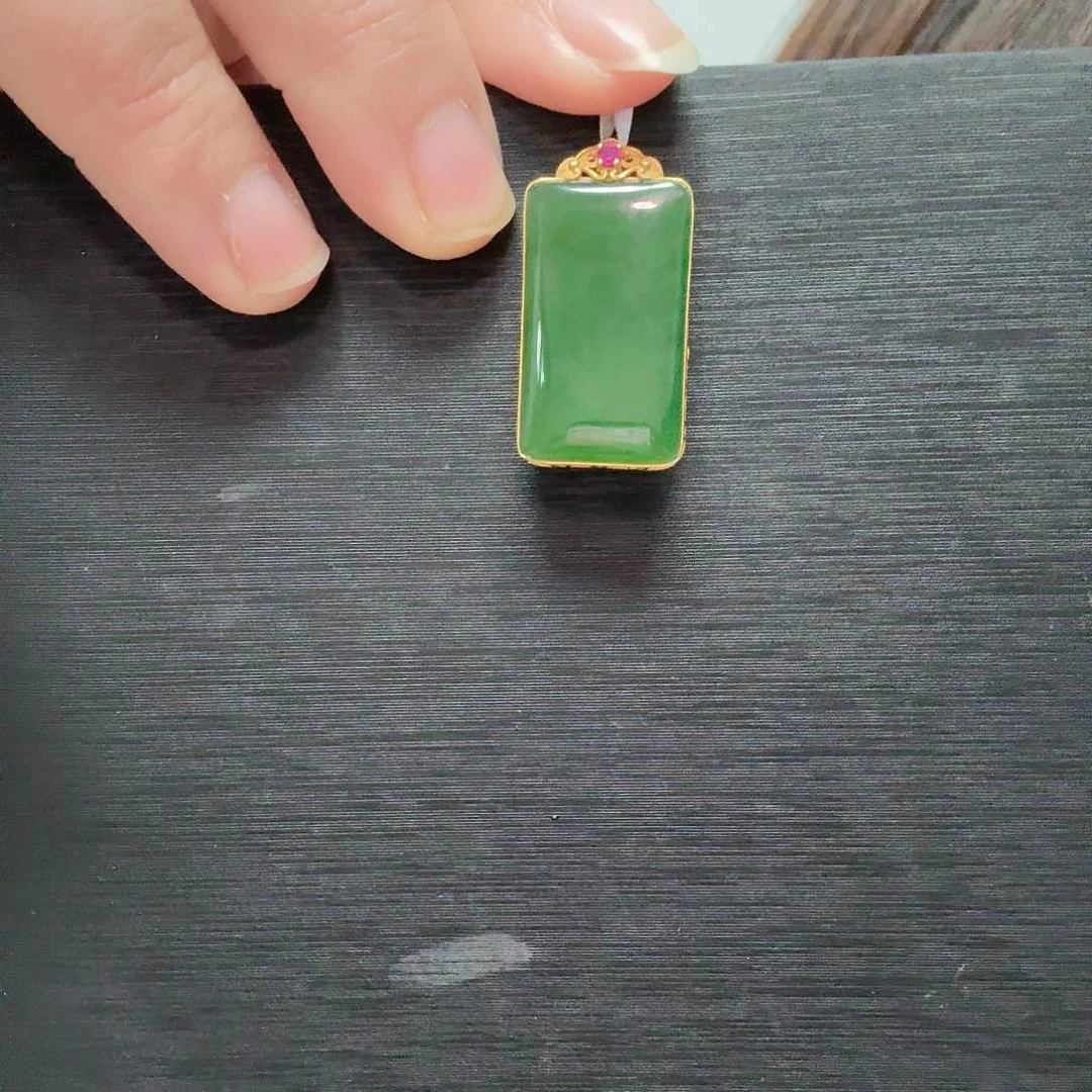 颈饰18K金镶嵌和田玉仓库