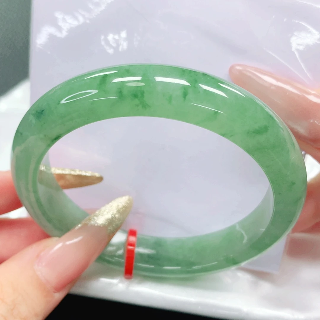 翡翠手镯未镶嵌57圈
