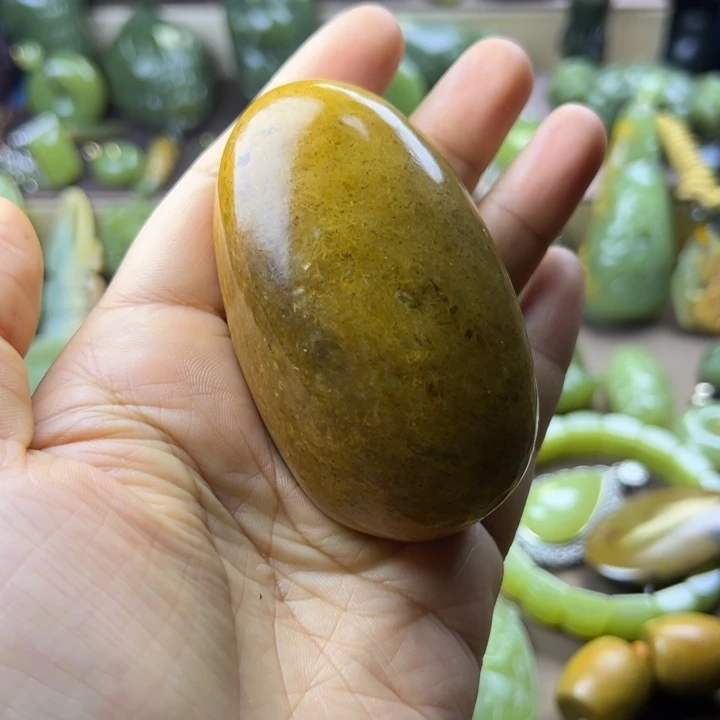 嘻***哈岫岩老玉（透闪石质玉）未镶嵌挂件