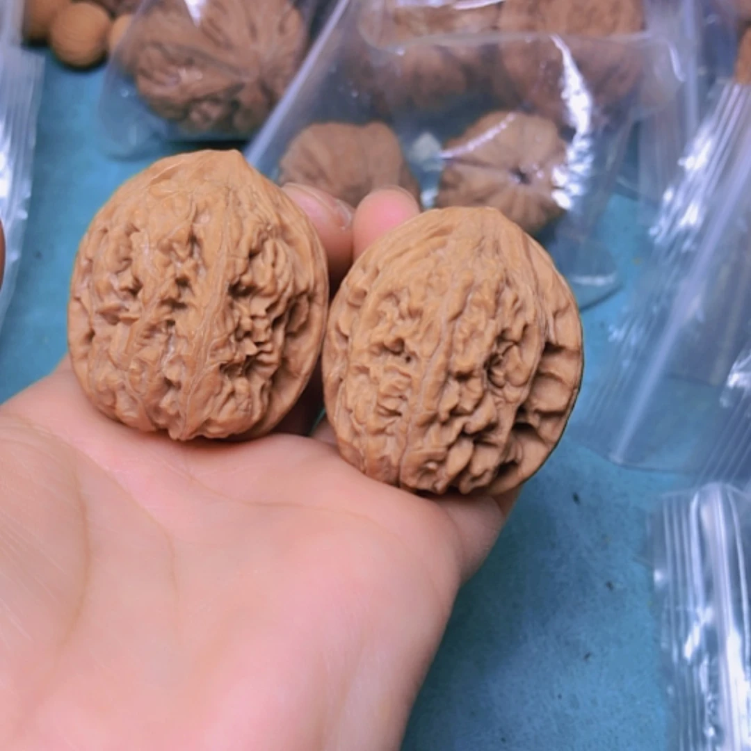 【闪购商品】摆件核桃36红锦鲤修尖