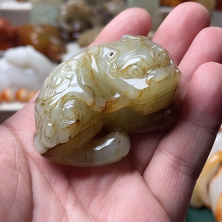 三***堂和田玉未镶嵌颈饰