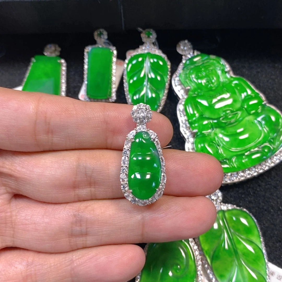 颈饰银S925镶嵌翡翠福豆吊坠