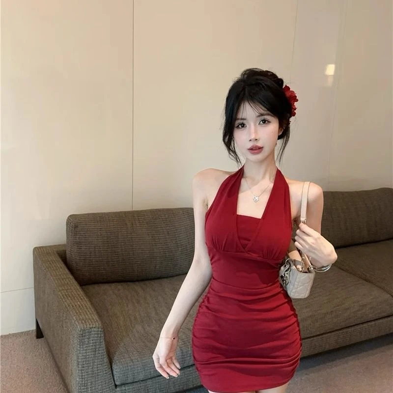 辣妹链条别致绝美挂脖绑带设计感露背吊带连衣裙女性感修身包臀裙