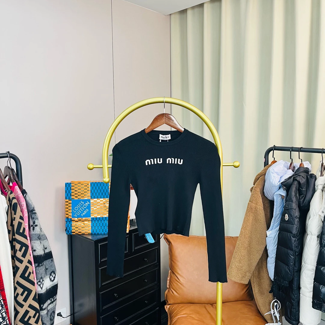 Miumiu/缪缪 24新款黑色胸前大logo长袖毛衣 40码 99新
