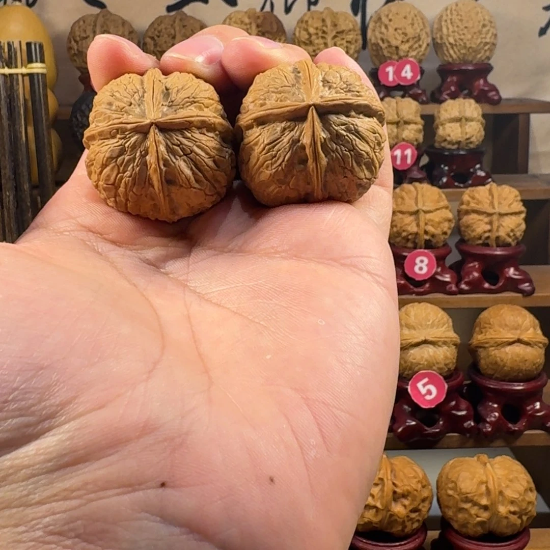 泽***厂铁核桃把件金蟒炸四