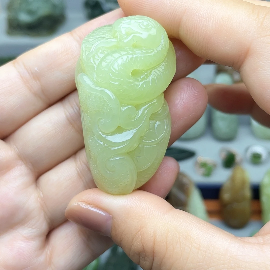 渲***界和田玉未镶嵌颈饰