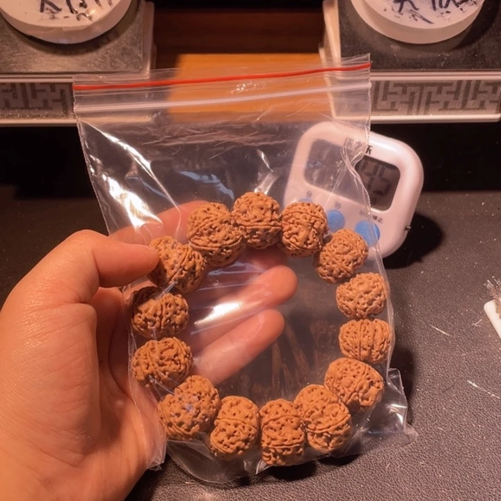 洛***卡金刚菩提手串这个