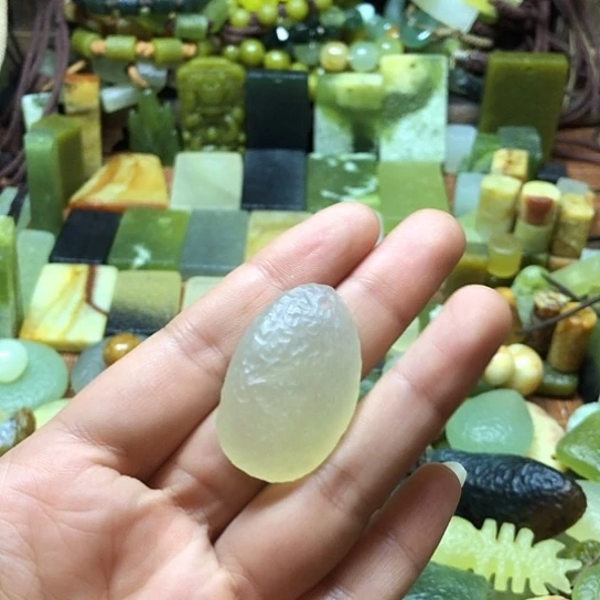 未镶嵌岫玉吊坠岫