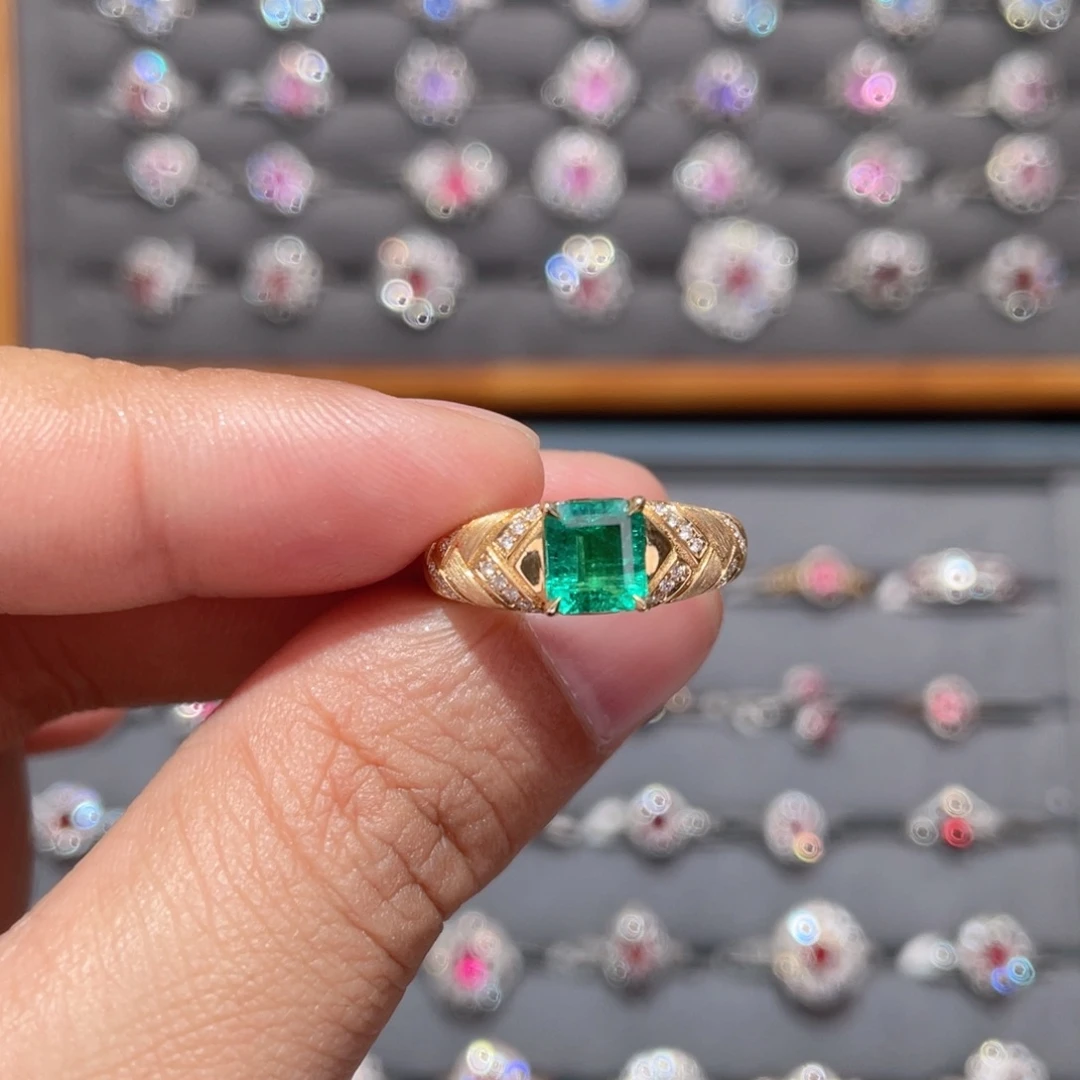 祖母绿戒指18K金镶嵌0.95ct