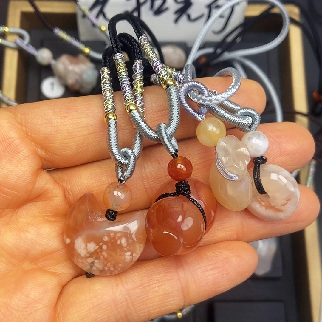 石英质玉吊坠(赠链)未镶嵌╯**H