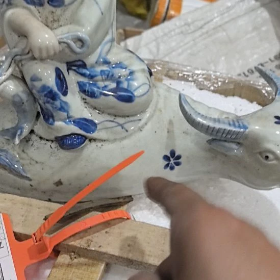 青***草当代景德镇陶瓷工艺品