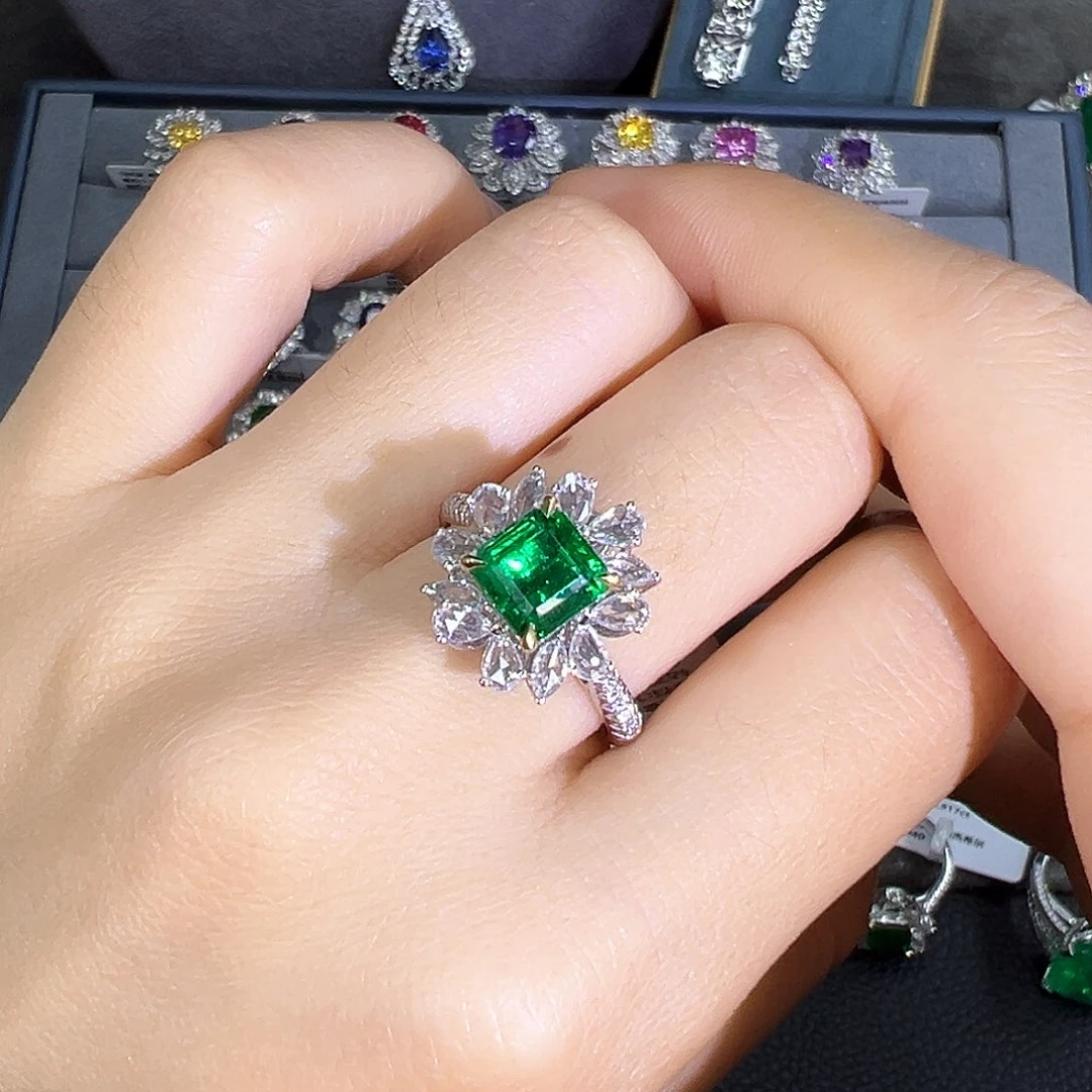 祖母绿戒指18K金镶嵌