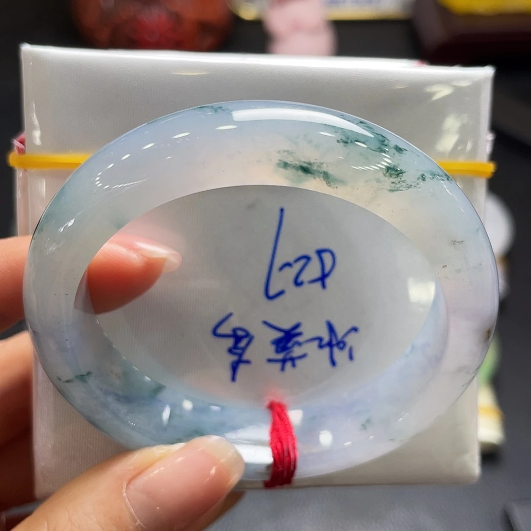 翡翠手镯未镶嵌翡翠手镯