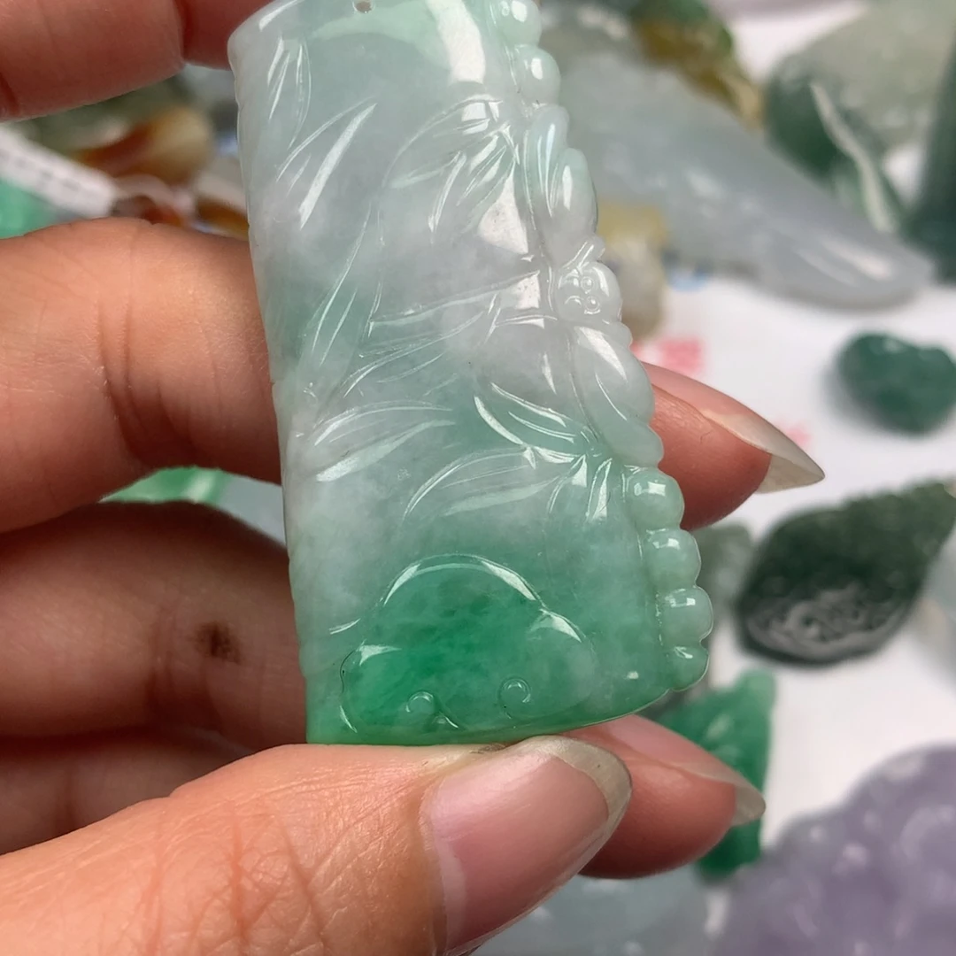 翡翠未镶嵌颈饰翡翠