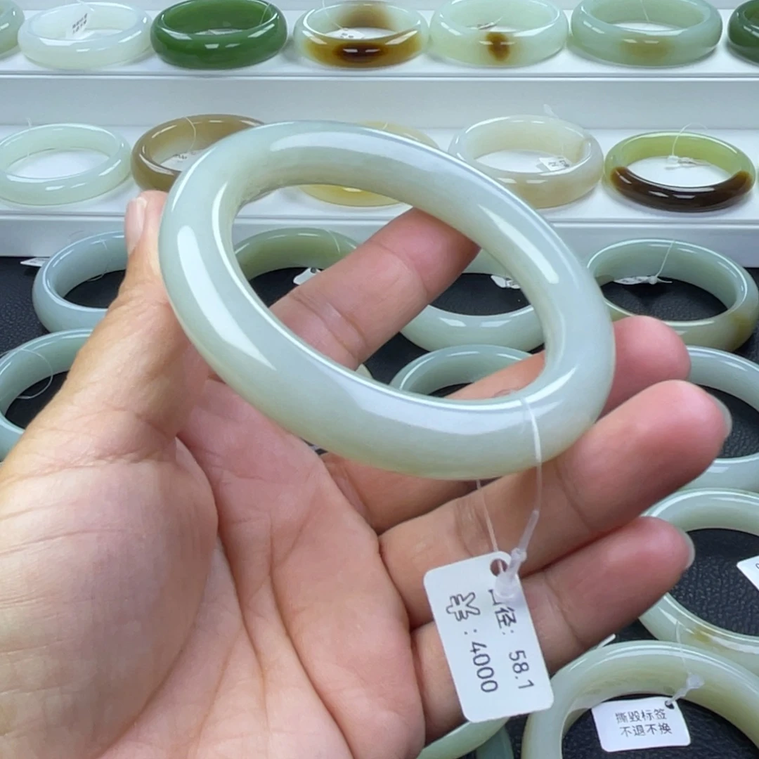 和田玉未镶嵌手镯