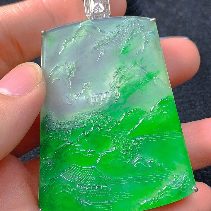 翡翠18K金镶嵌颈饰