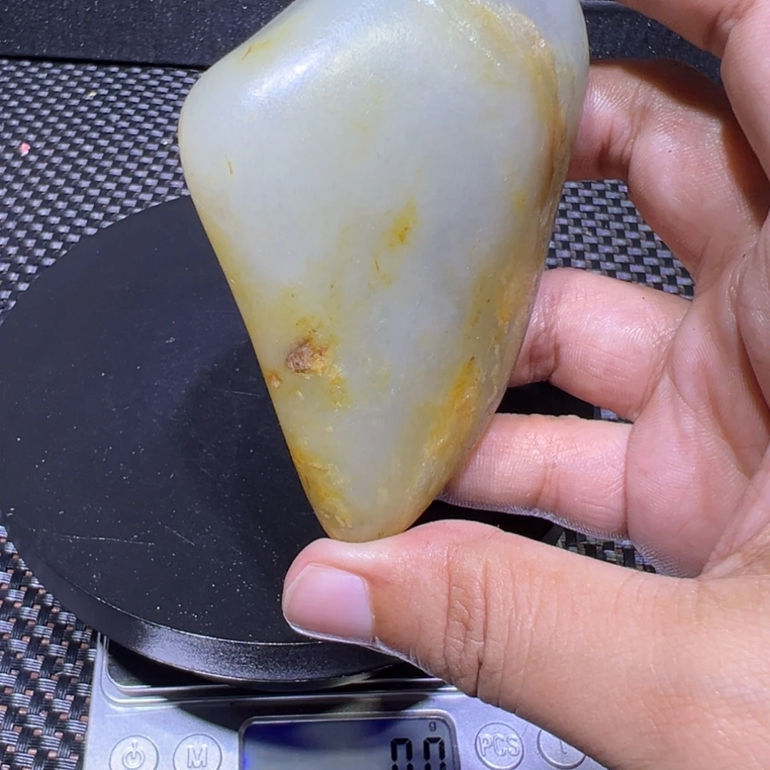吊坠(不含链)未镶嵌和田玉（子料）240