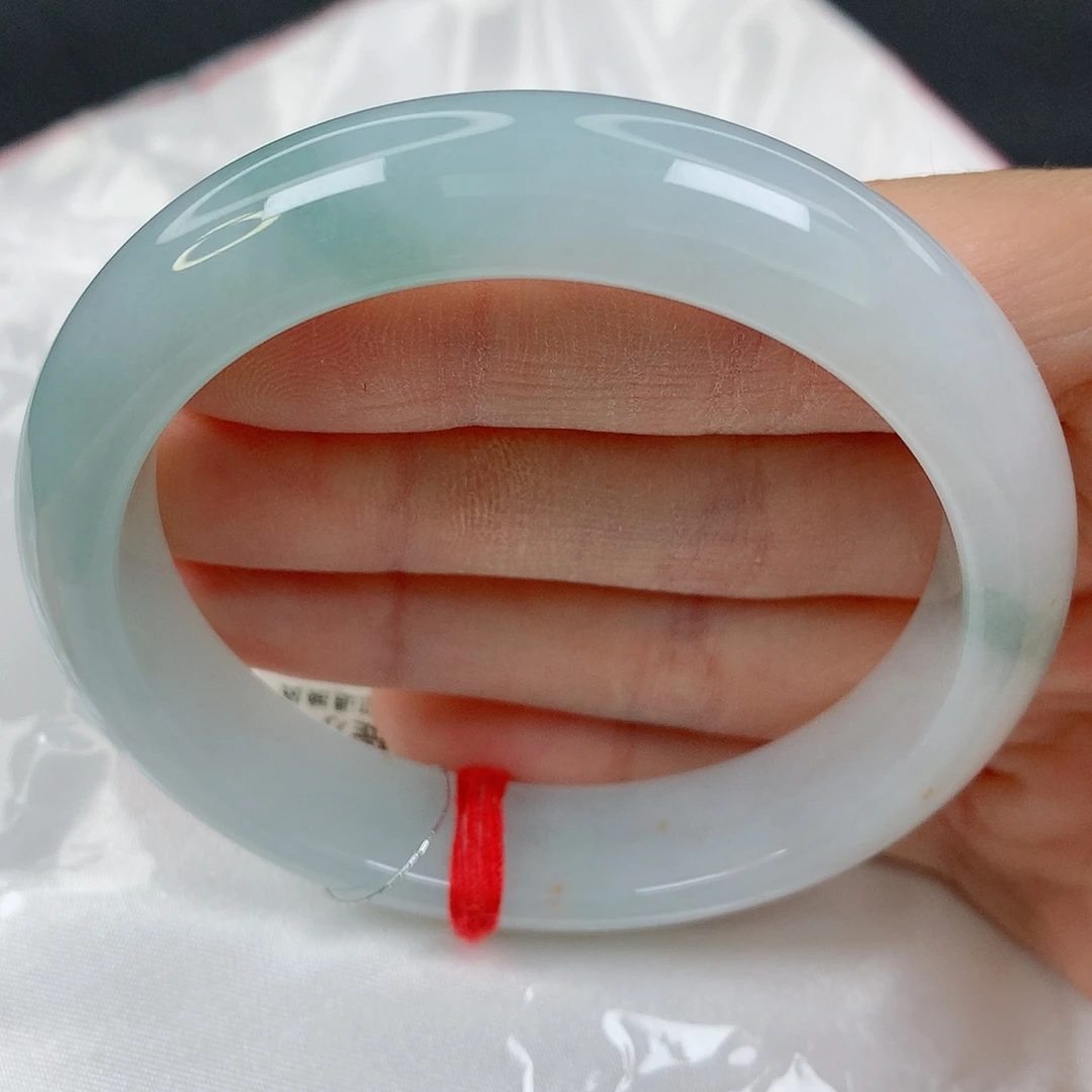 未镶嵌手镯翡翠56正圈，胶润细腻，完整，010