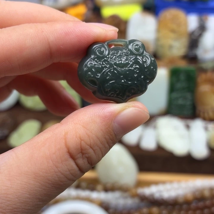 颈饰未镶嵌和田玉