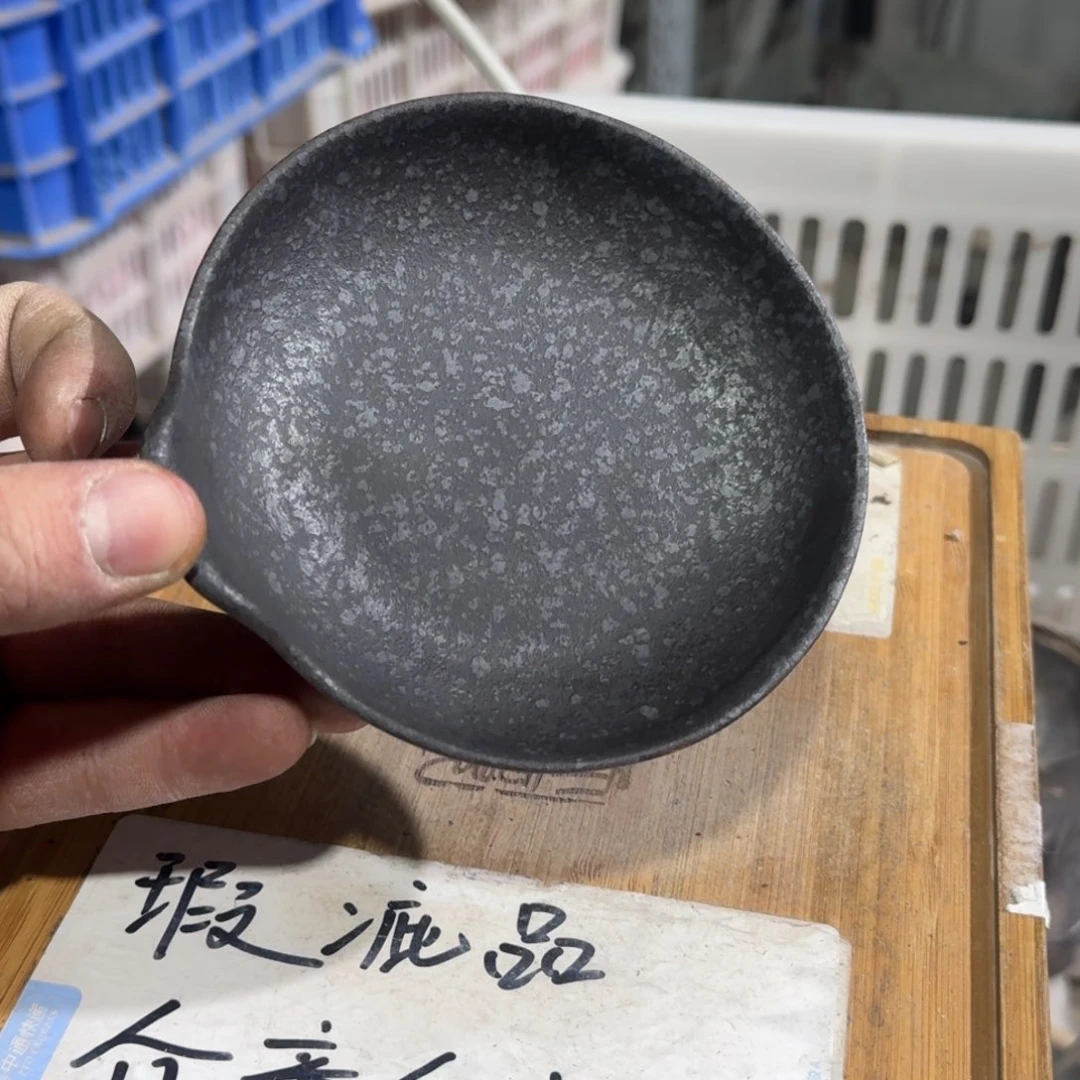 瑕疵介意勿拍陶瓷器皿B090