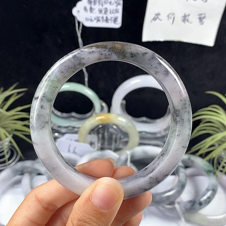 翡翠未镶嵌手镯84号。 58.6圈