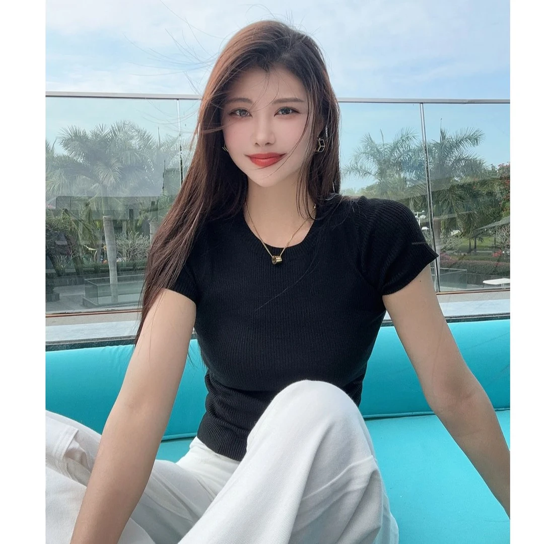 楚楚君~【怦然心动】Y20947圆领净版百搭时尚针织短袖