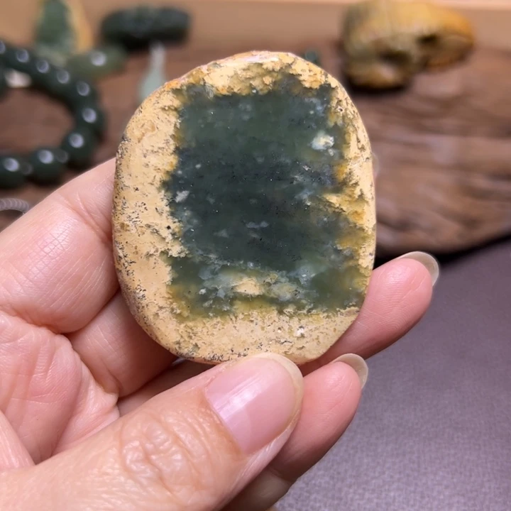 岫岩河磨玉（透闪石质玉）未镶嵌颈饰