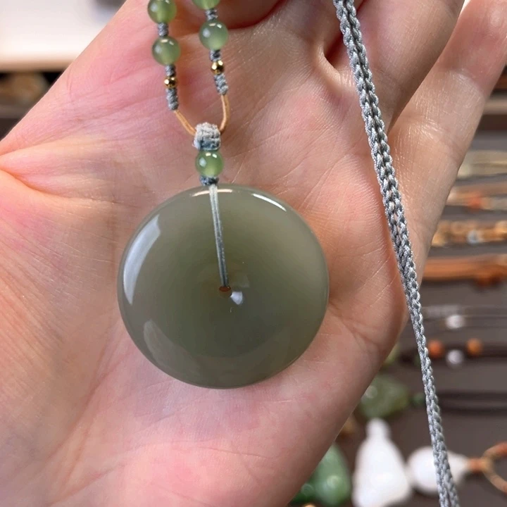 和田玉未镶嵌颈饰高冰平安扣