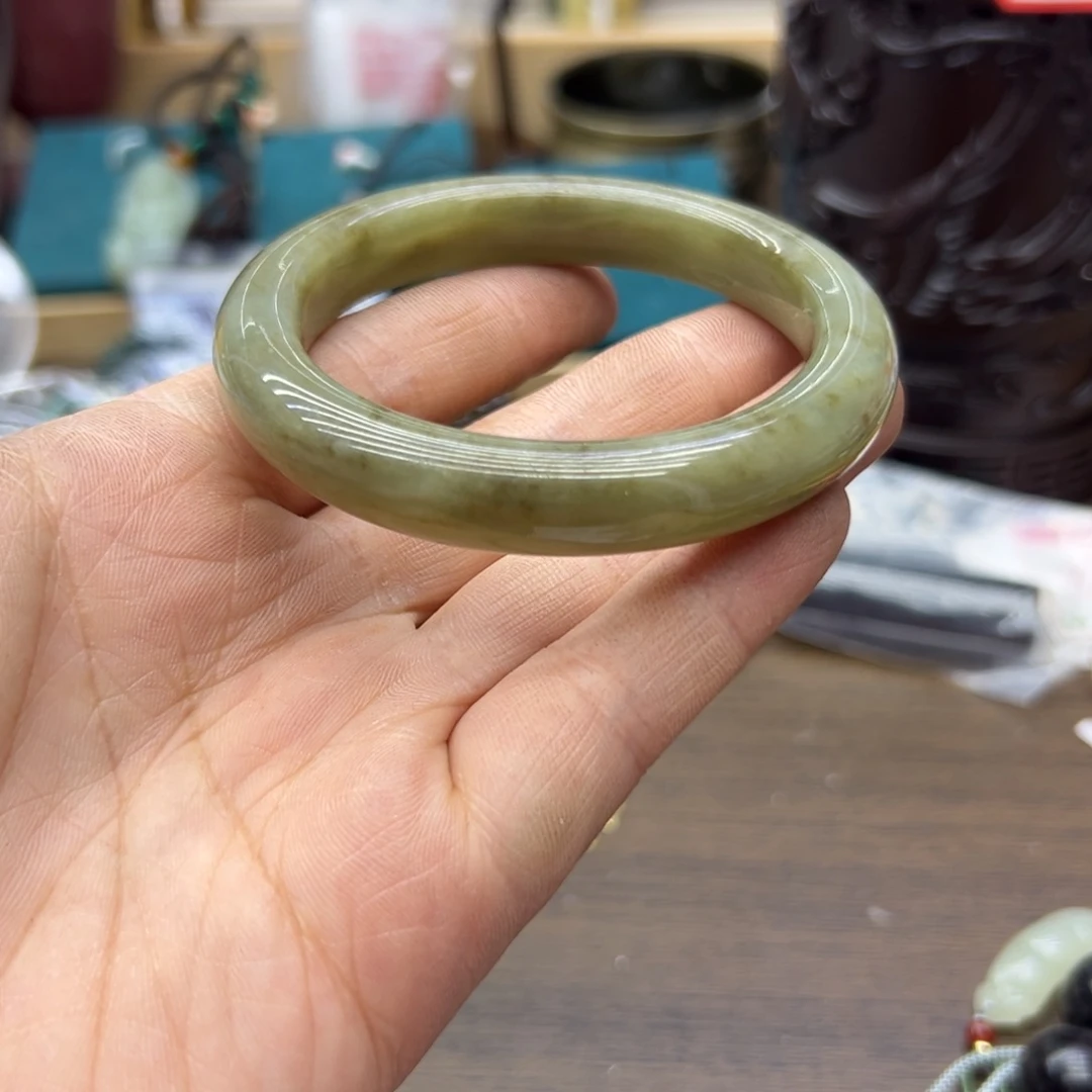 和田玉未镶嵌手镯56.7圈围239