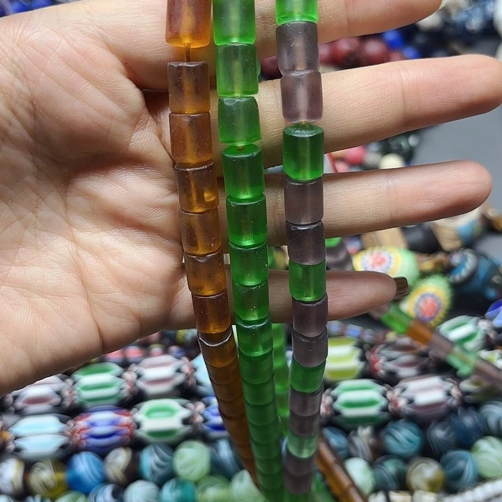 颈饰琉璃卡9左右管一条，喊我选颜色