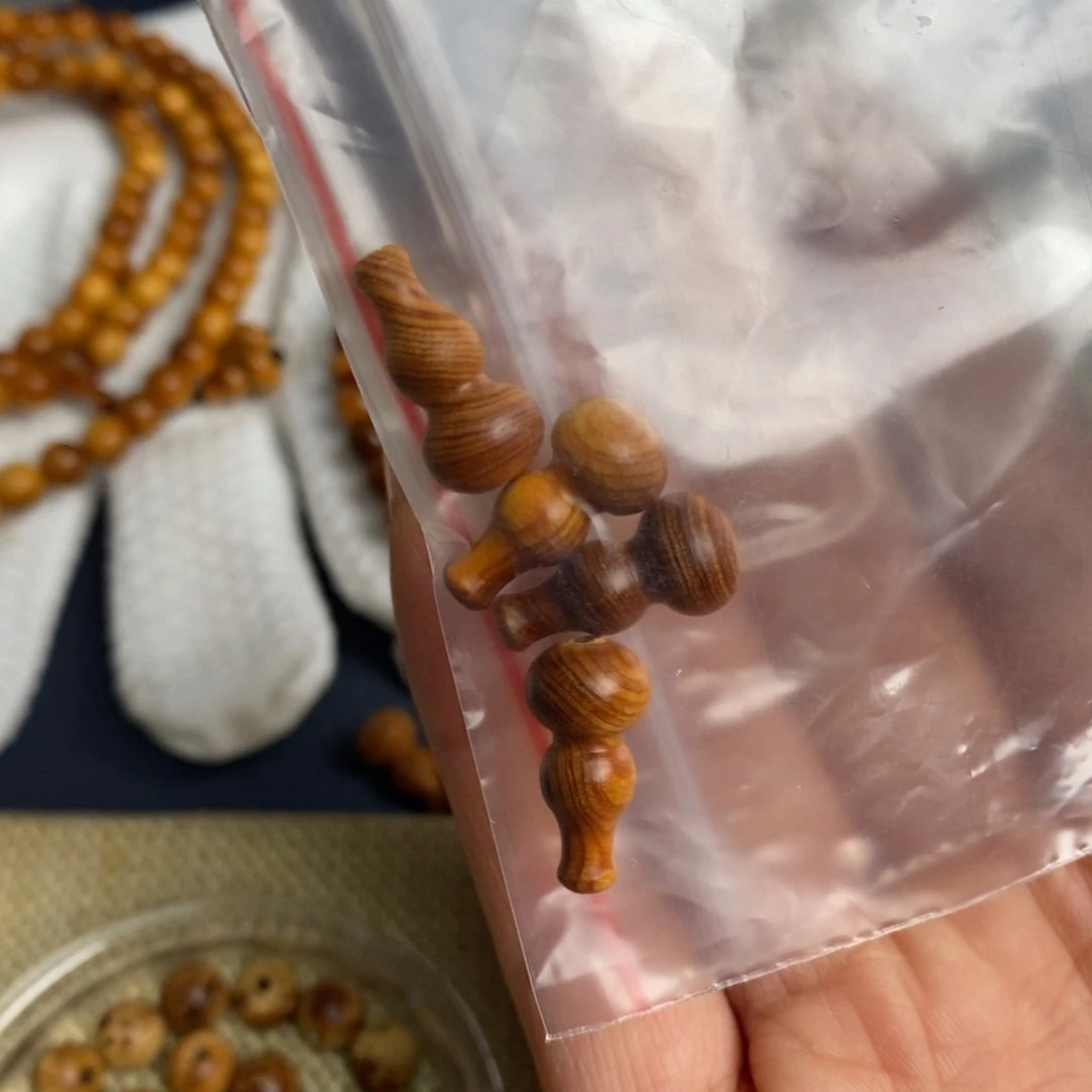 柏木(崖柏)一****由4颗葫芦