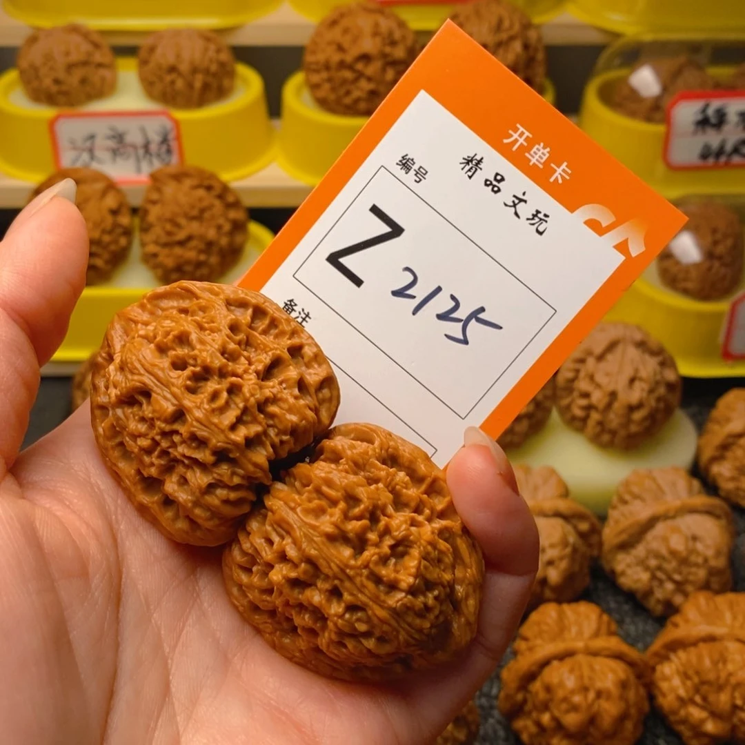 文玩核桃把件叫**柯南疆石