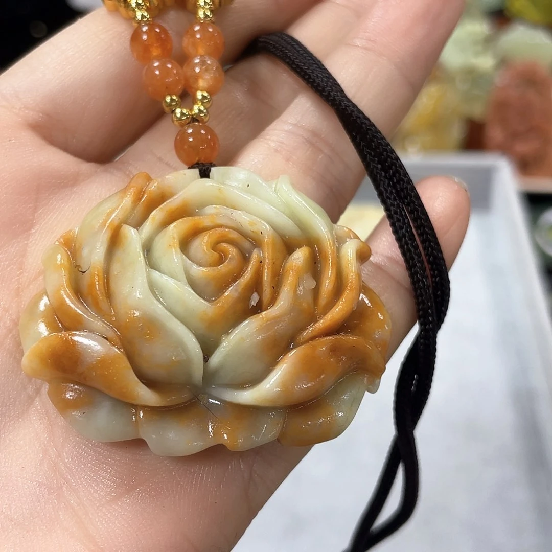 蛇纹石玉颈饰未镶嵌