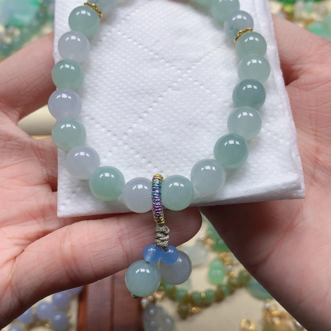 翡翠未镶嵌颈饰是