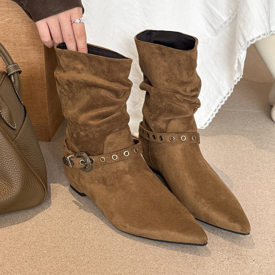 elingstudio 秋天氛围！棕色尖头皮带扣内增短靴秋新款小个子单靴