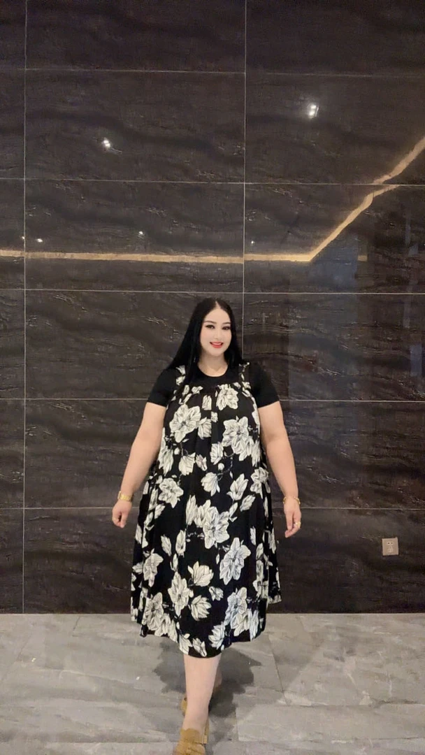 休闲背带显白遮肉连衣裙