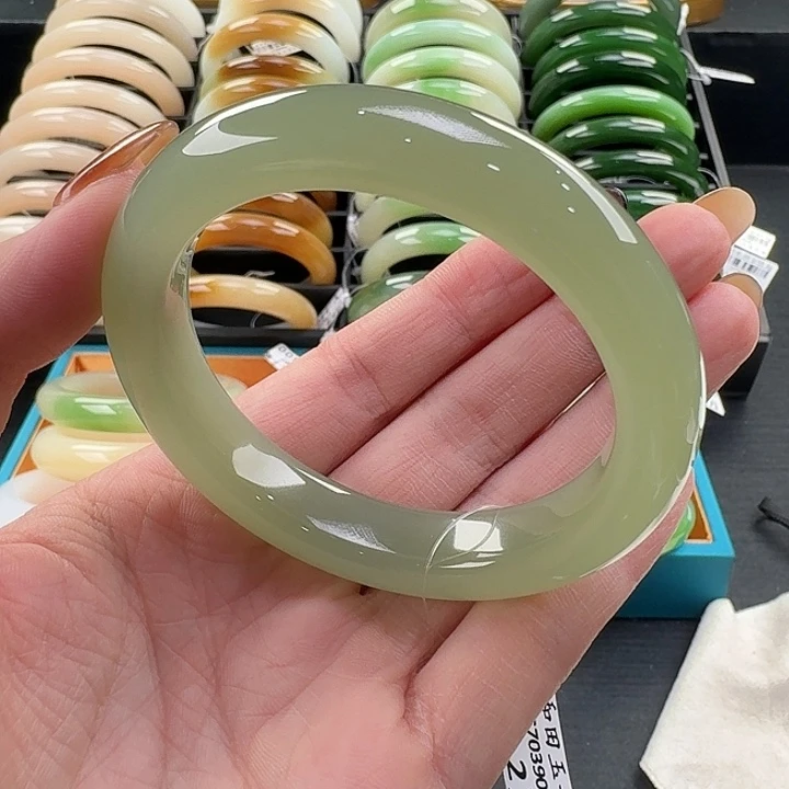 未镶嵌手镯和田玉高冰胶 满圈正色葡萄肉56.1