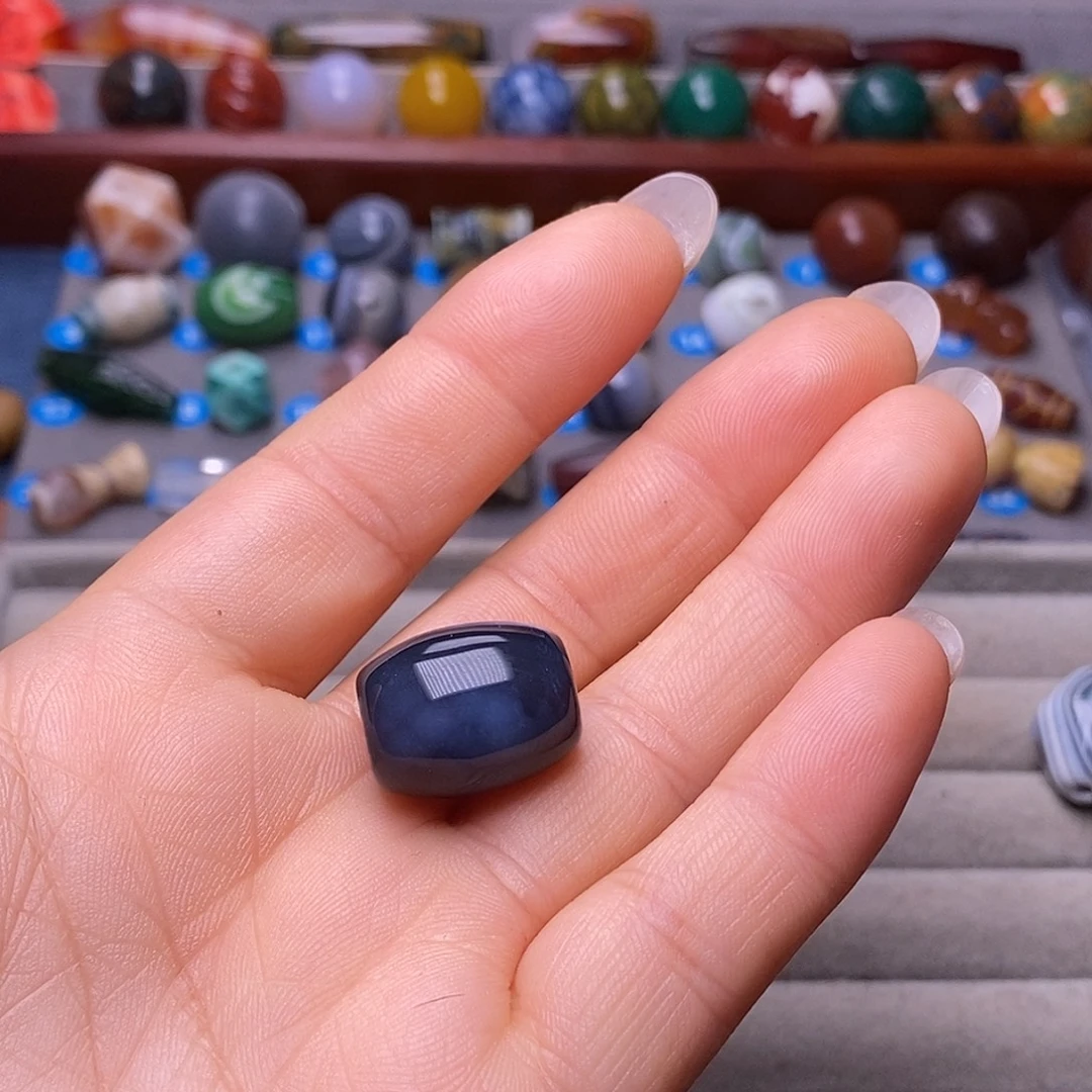 对***入玛瑙/玉髓未镶嵌颈饰