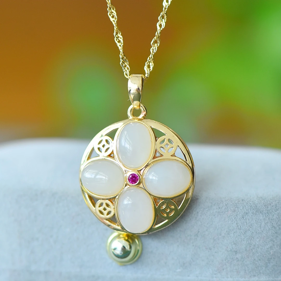 精品轻奢金色镶嵌和田玉白玉四叶草时尚女款吊坠