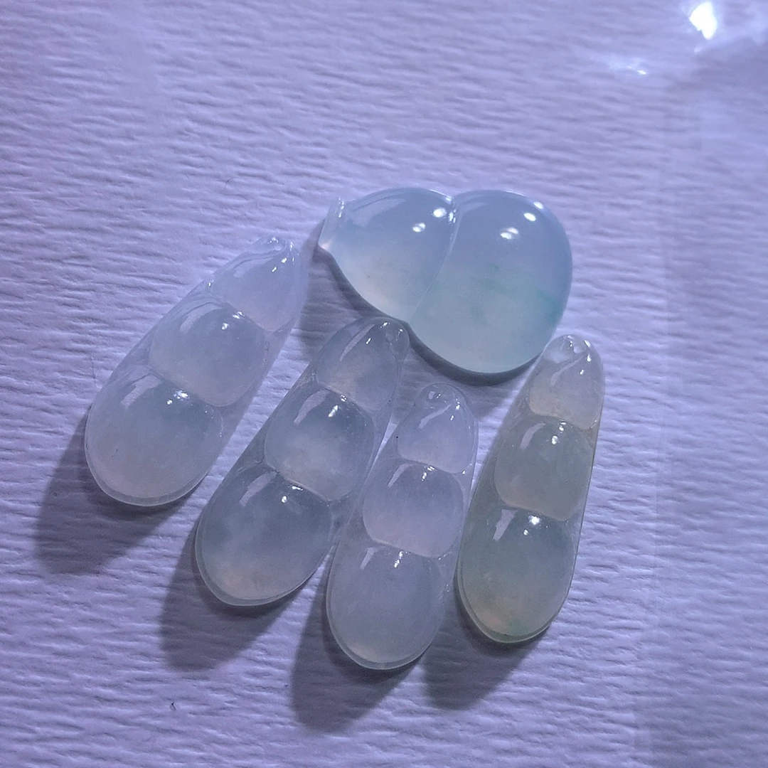 颈饰未镶嵌翡翠一手