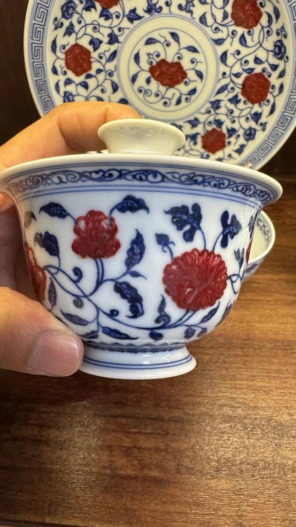 景德镇青花缠枝莲釉里红盖碗