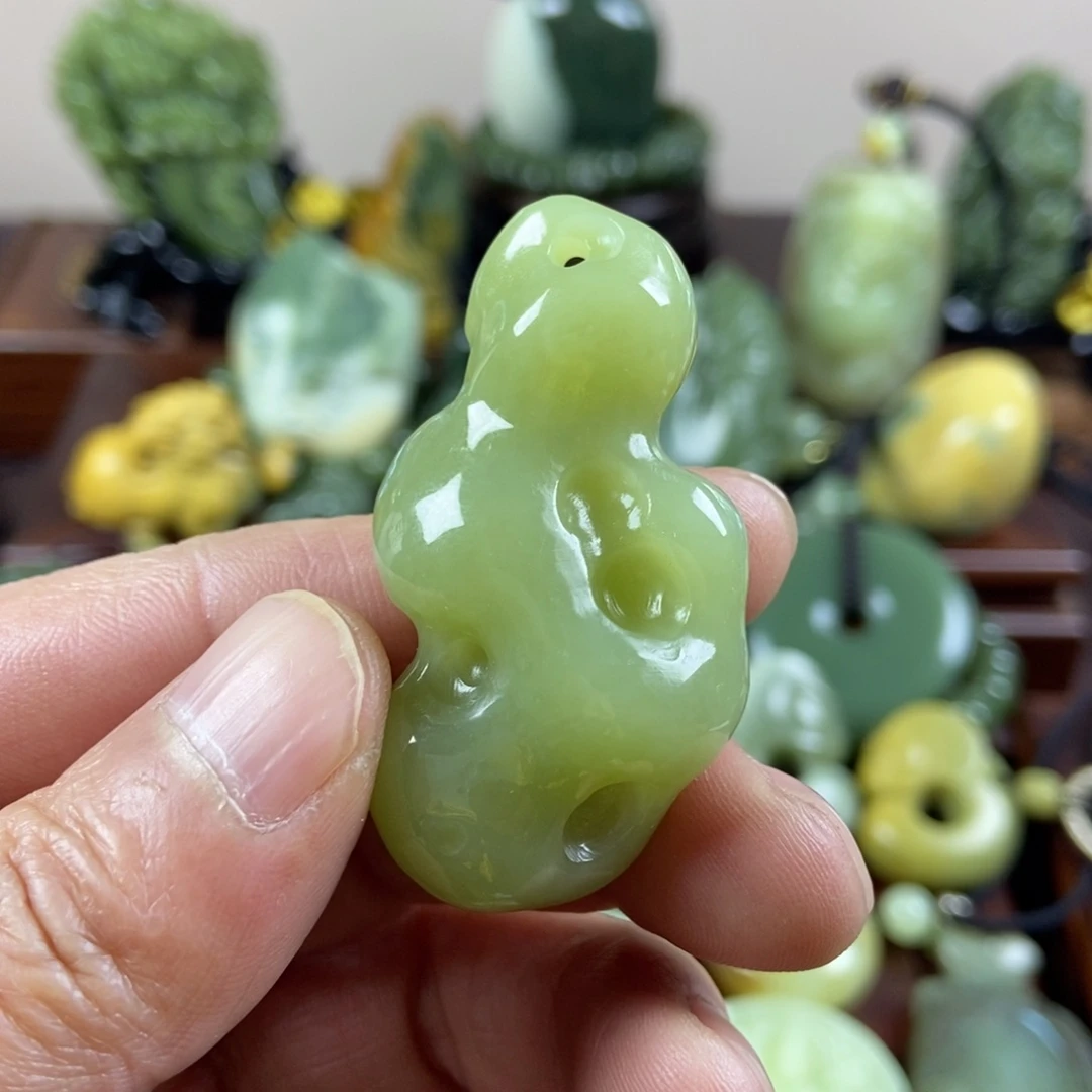 岫岩老玉（透闪石质玉）未镶嵌珠宝奇石