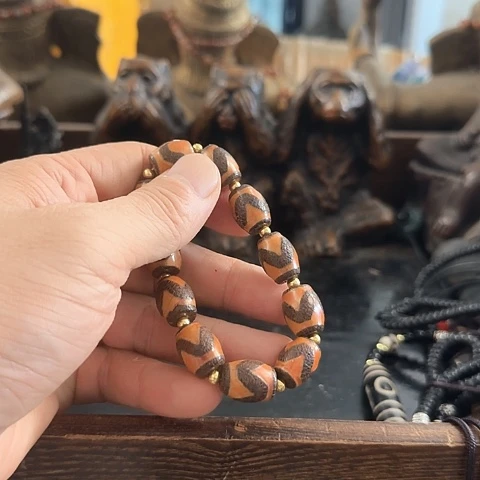 石英岩玉合金颈饰