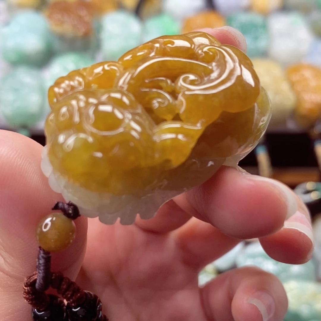 翡翠未镶嵌颈饰貔貅