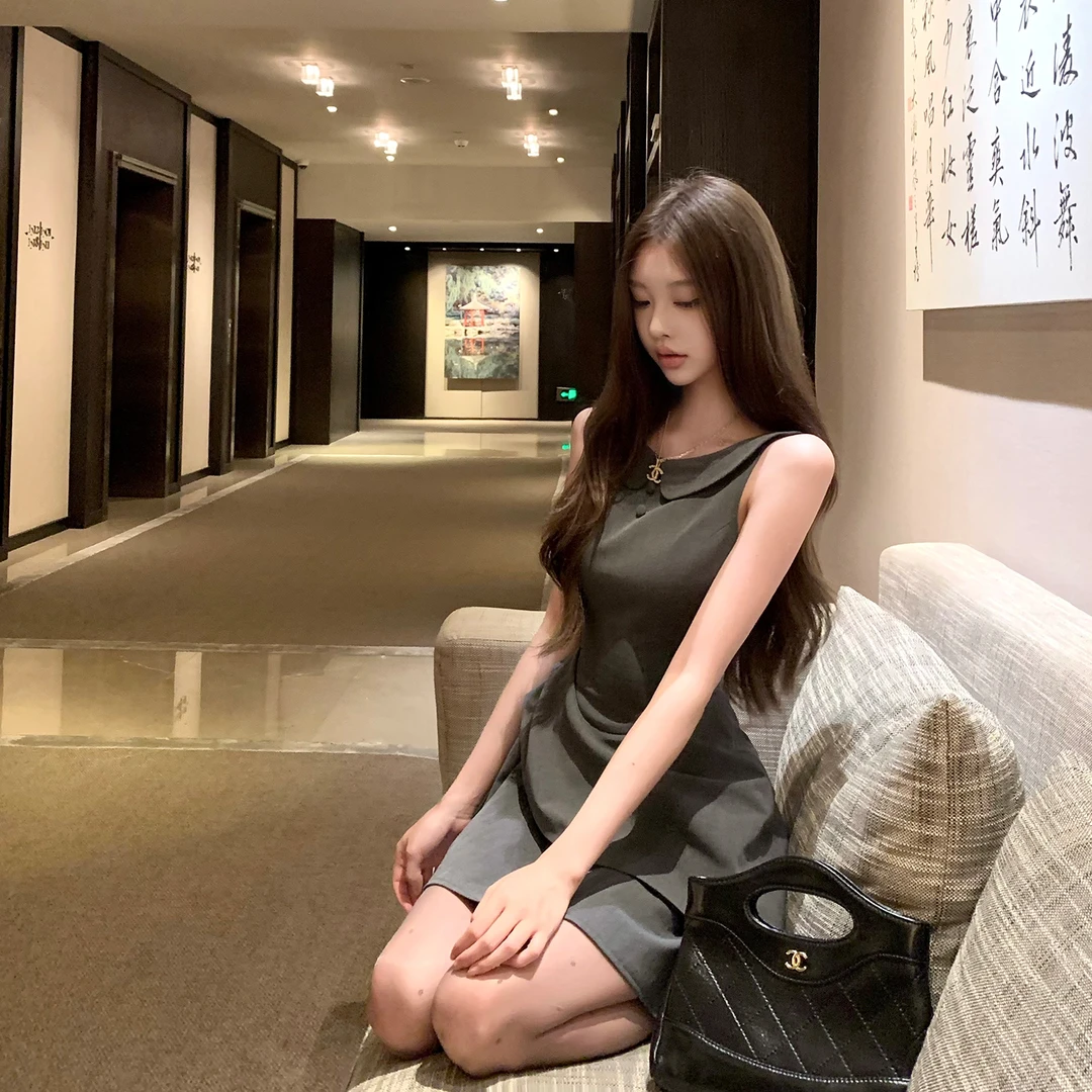 titi小姐姐【矜贵格雷系】优雅不规则娃娃领无袖连衣裙
