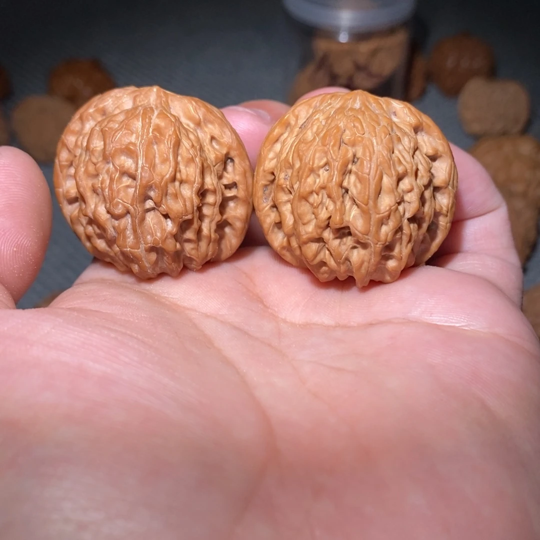 桃核吊坠37。 磨盘