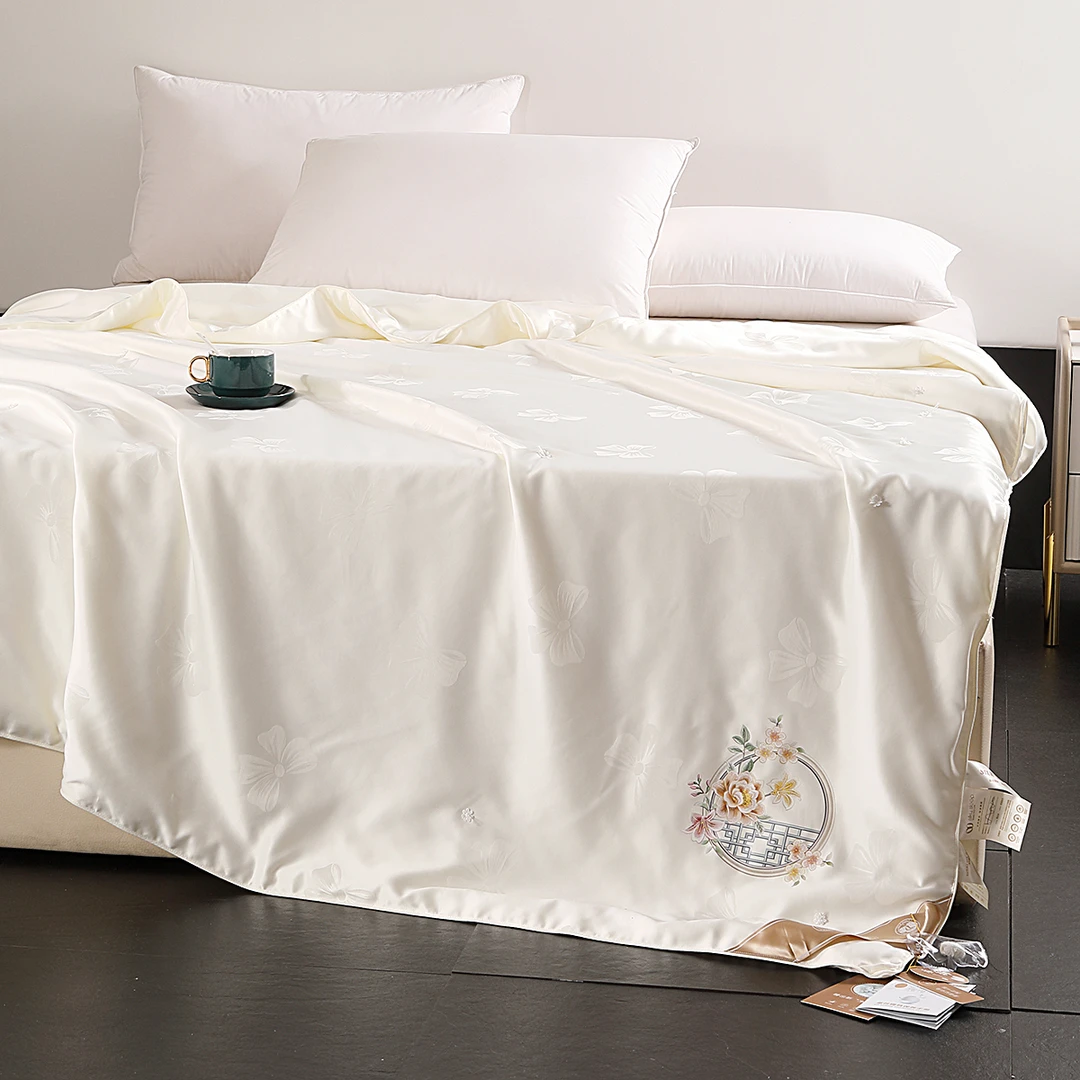2025年新款高端贡缎提花蚕丝被