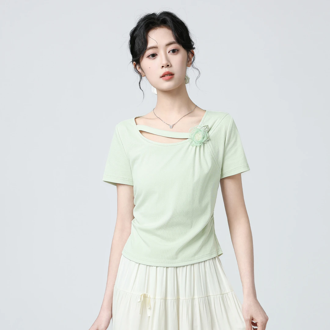 绿色正肩短袖T恤女夏2025夏季新款法式温柔花朵掐腰体恤短款上衣