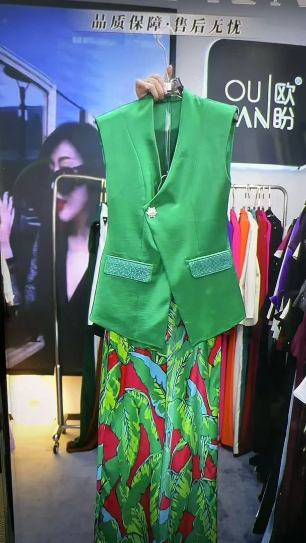 807/气质轻奢高级醋酸桑蚕丝绿色马甲套装/欧盼全品