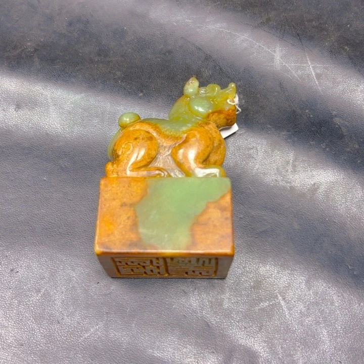 和田玉未镶嵌把件